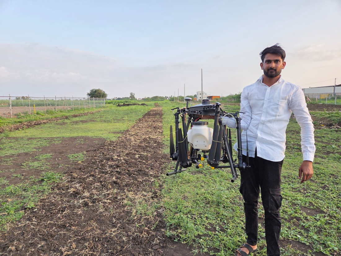 शेतीसाठी ड्रोन — Agrown-10X Super Compact agriculture spraying drone held by a single operator